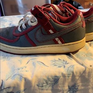 Vintage Nike Winter Flower Vandals Lo Tops